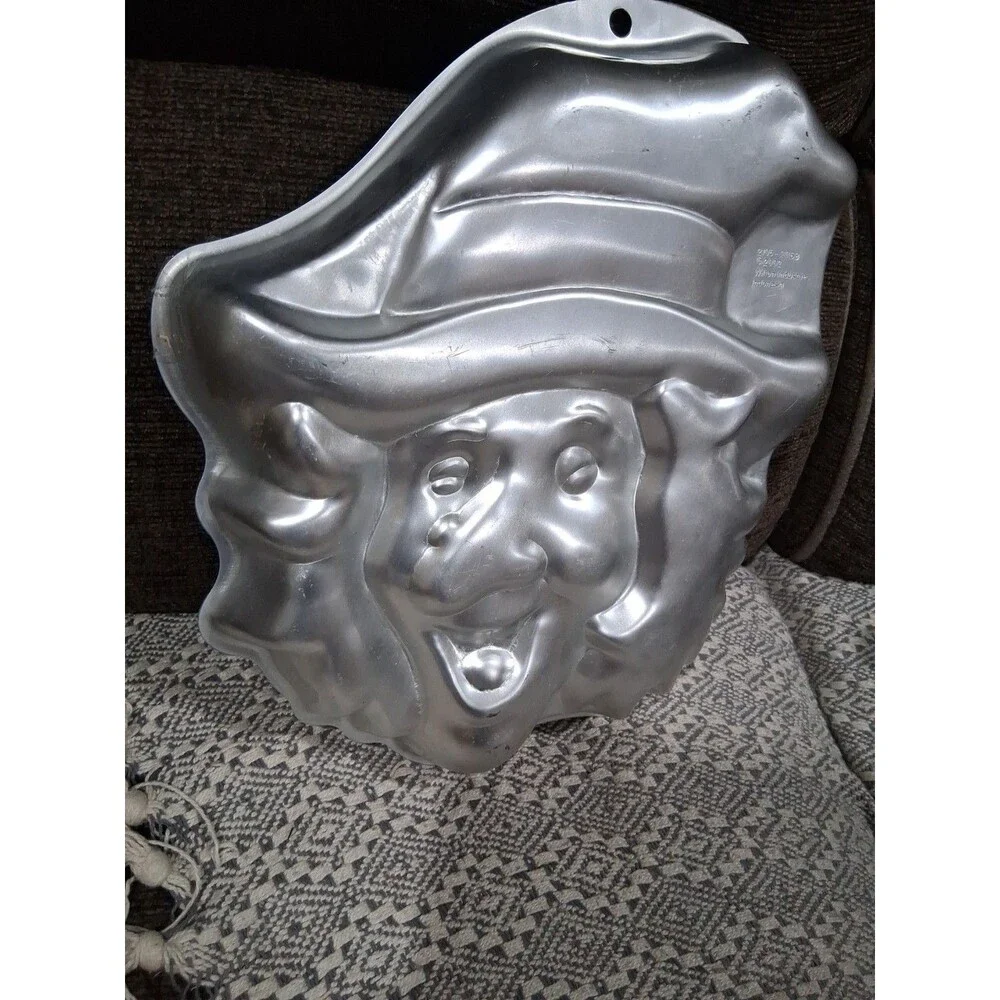 Vintage Wilton Whimsical Witch Novelty Cake Pan Mold Halloween Bewitched Party